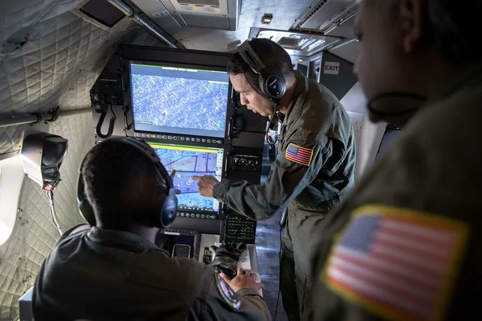 EE.UU. intercepta a un petrolero que huyó cerca de Venezuela tras semanas de persecución.