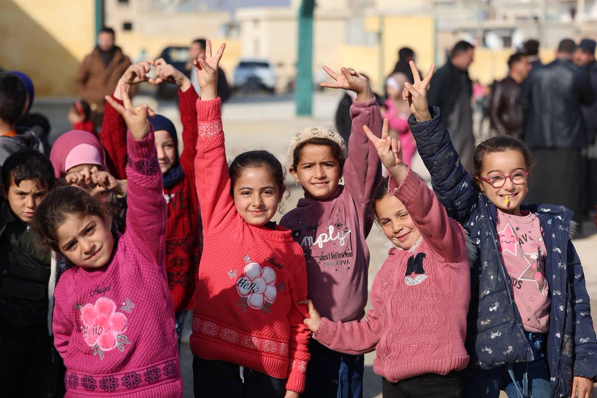 QalaatAlMudiq's tweet image. #Syria: rehabilitated schools in #Idlib countryside are now announced in batches.

Today, 23 additional schools were inaugurated in the Southern and Eastern countryside. 

This is made possible by the crowdfunding campaign to rebuild #Idlib organized in September 2025, which