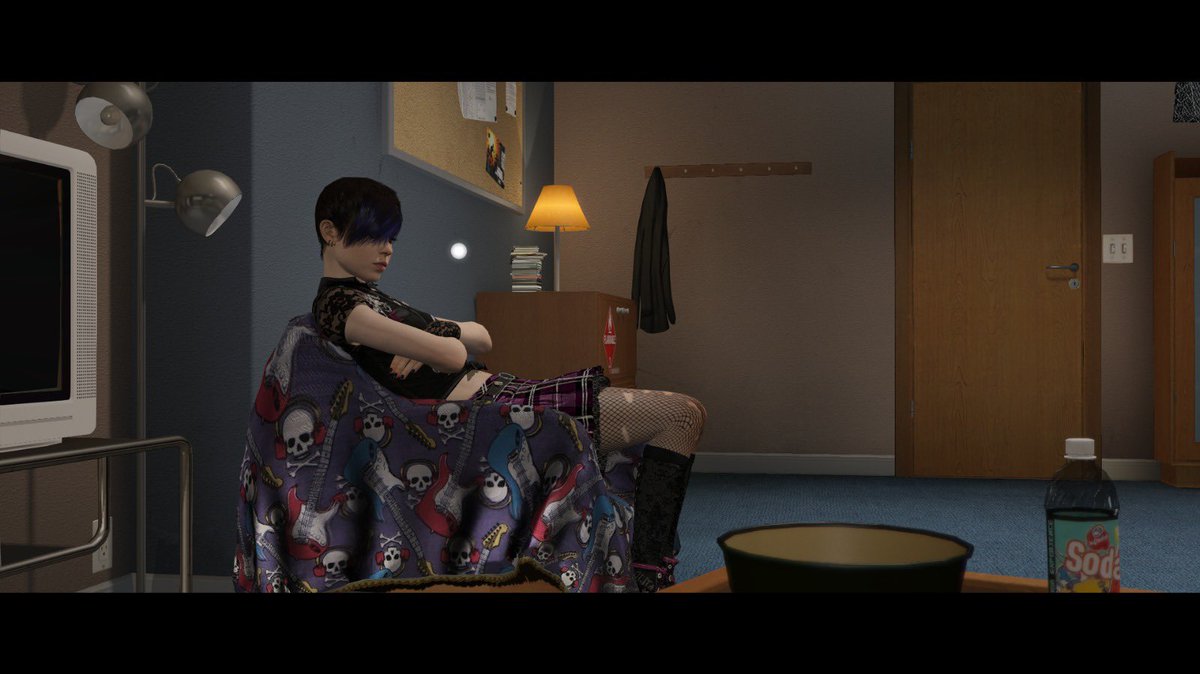 iet00's tweet image. Her goth teen era 🖤🔥