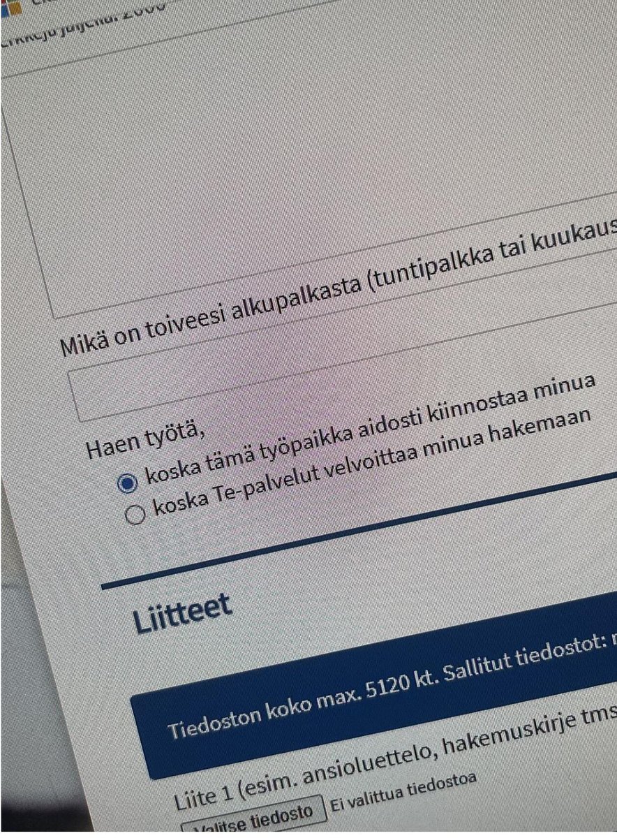 Julkisten toimijoiden erityistaito on kehittää uutta tarpeetonta byrokratiaa ja yksityiset toimijat osaavat tehostaa toimintaansa siirtämällä resursseja pois tuottamattomista tehtävistä, joita turha byrokratia aiheuttaa.