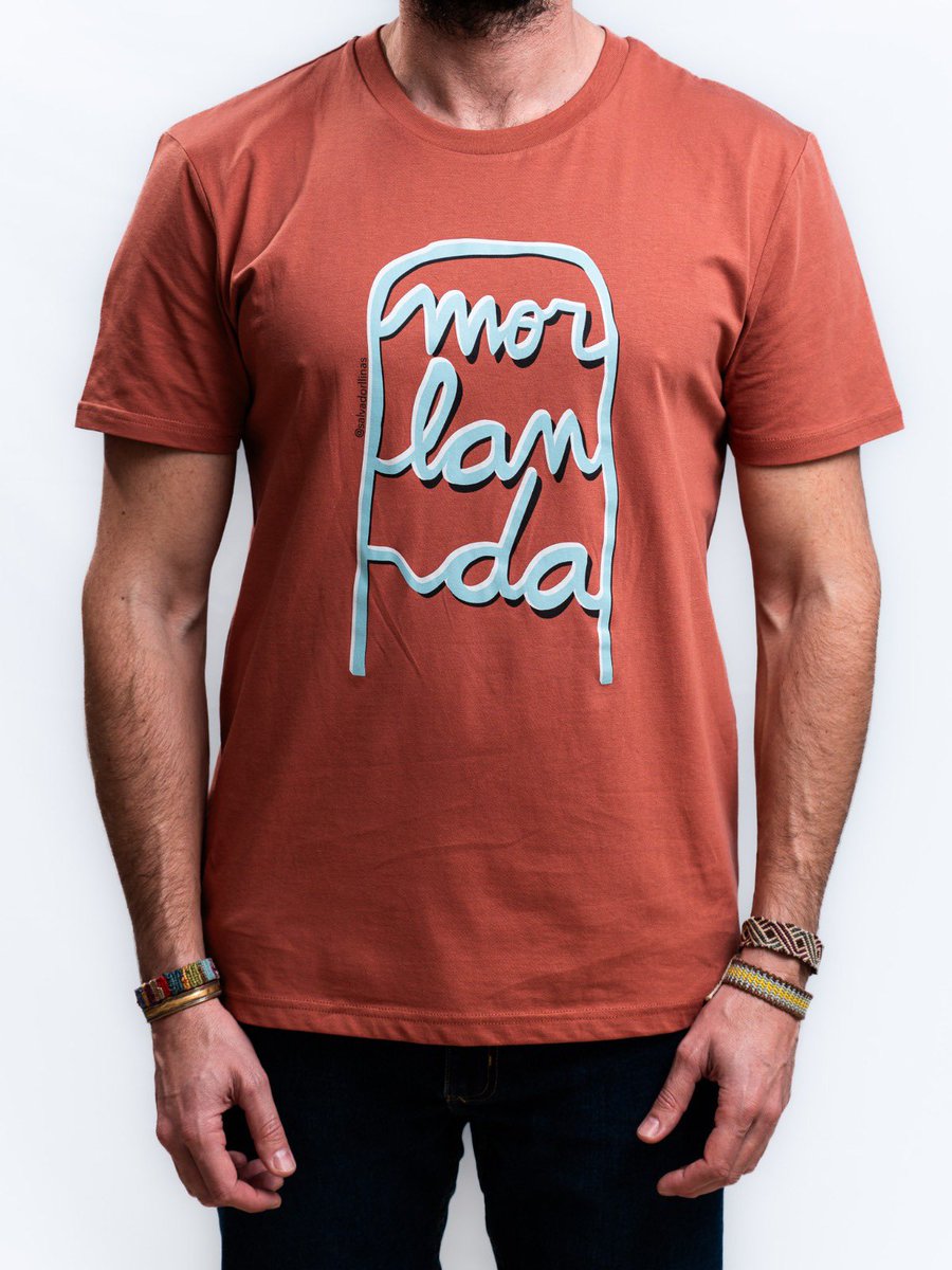 RevistaMorlanda's tweet photo. Ara fa molt de fred, però quan arribi l’estiu i veieu a tothom amb aquestes camisetes tan xules que ens ha fet en Salvador Llinàs per Morlanda, pensareu que les hauríeu d’haver comprat abans que s’esgotassin.

Què com es compren? Idò en aquest enllaç: https://t.co/Cv467eXFYS https://t.co/Mx3zoIMSq5