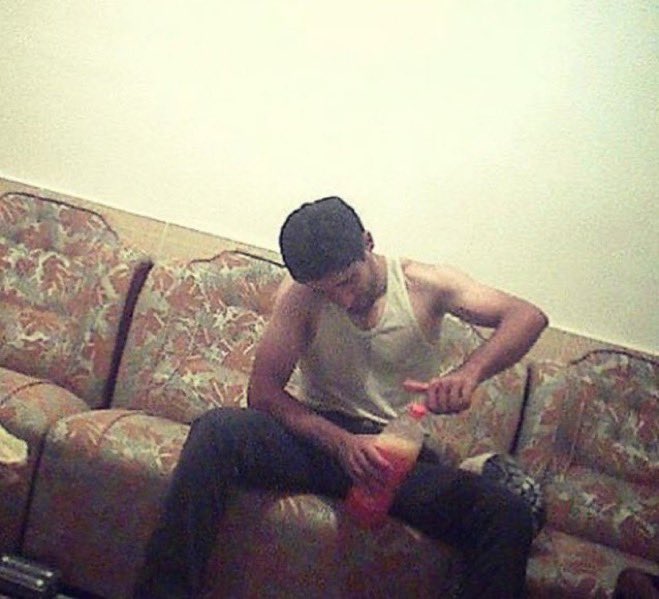 هر عکسی از تو، یک چاقو در قلب من.
#محمد_حسینی