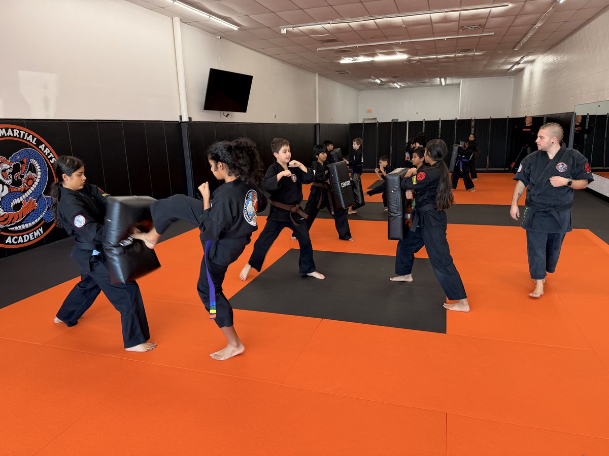 immortalmaa's tweet photo. Bag work is essential for building cardio, adding power and making sure your strikes are effective. https://t.co/yRBmE2sget