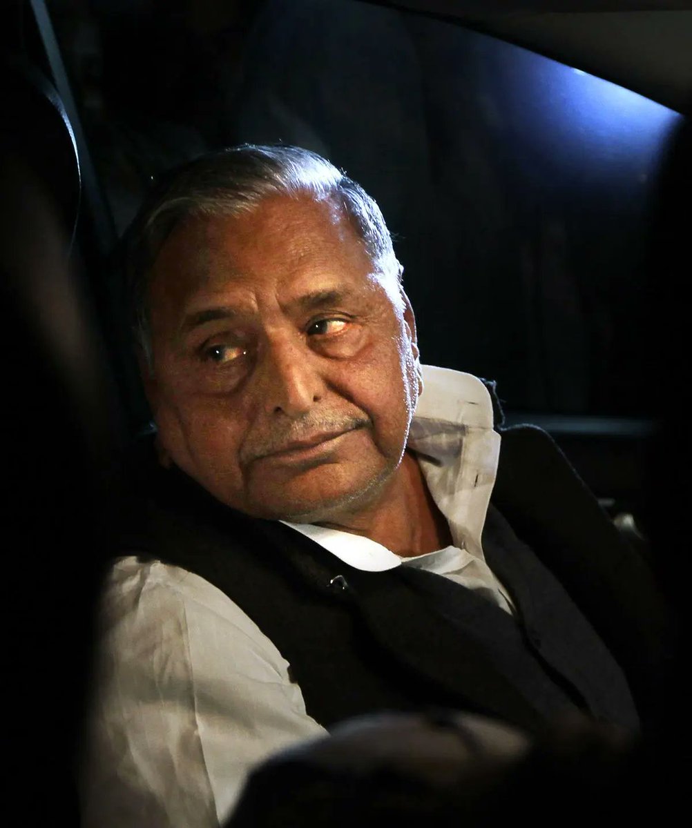 पूरा देश चाहता है कि गरीबों दलित पिछड़ों के मसीहा धरतीपुत्र मुलायम सिंह यादव जी को भारत रत्न से सम्मानित किया जाए..!

आप सब की क्या राय है..??