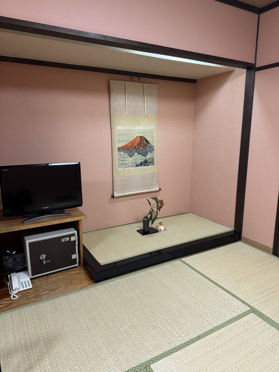 Tomoyo7251's tweet photo. お正月3が日はダーリン氏子総代でいなかったので
6日に下呂温泉クサカベアルメリア♨️に連れて行ってもらった食事は後で載せます https://t.co/BUm3mAWuBq