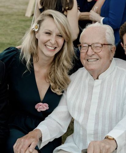 MarionMarechal's tweet image. Il y a un an, tu quittais ta terre et les tiens pour le repos éternel du vieux guerrier breton. 

De là-haut, je sais que tu nous regardes toujours. Avec impatience sans doute car, oui, le temps presse. 

Mais sache que, plus que jamais, nous avançons, en continuant de porter…