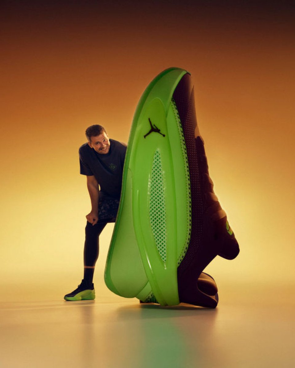 footlocker's tweet image. Keep ‘em on their toes. 🏀 

The Luka 5 is built with the support and durability to keep you stable and keep defenders clumsy.

Get it now, in-store and online at Foot Locker.