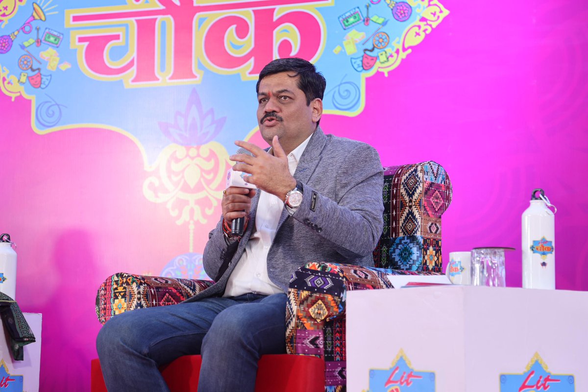 litchowk's tweet photo. Lit-चौक सीज़न 5 के अद्भुत सत्र ‘बंबई बाज़ार से रॉ तक के किस्से’ की कुछ झलकियां.✨

चर्चा में: अनिल धस्माना जी और जयदीप कार्णिक जी 

@DhasmanaAnil 
@jaideepkarnik 

#ExArmyRAWChief #AnilDhasmana #Indore #RAWagent #journalist https://t.co/1K6ivbew7O