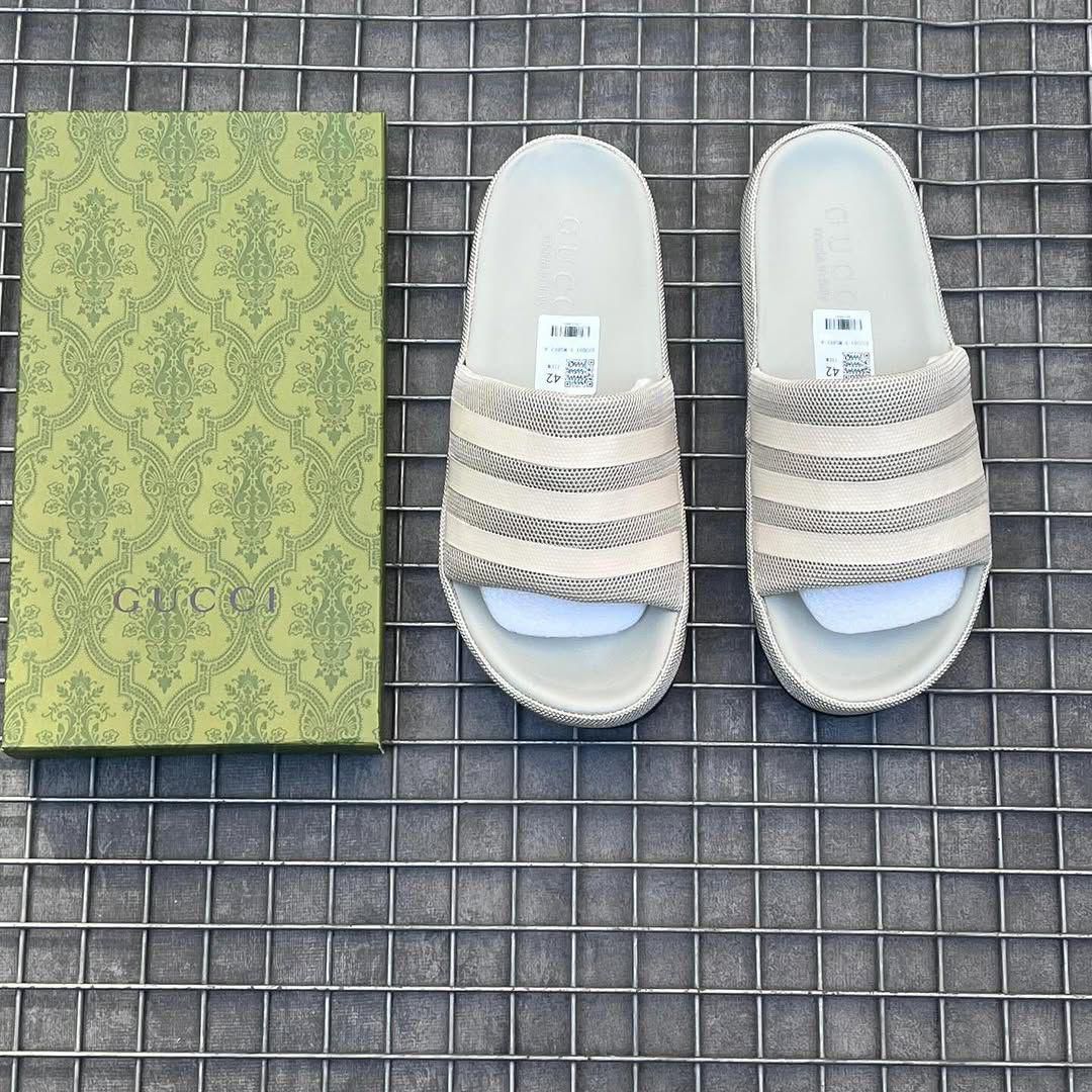 Dees_Closet's tweet photo. Luxury Gucci Slides😍
Top notch quality 💯💯

Available sizes: 40-46
Available in displayed colors 
Price: #47,000 each

Location: Benin City 
To order send us a DM via X or Whatsapp us on 08179817852
We offer Nationwide delivery 🚚🛒 

#deescloset #Gucci #slides #luxury https://t.co/6q3ftUGUdC