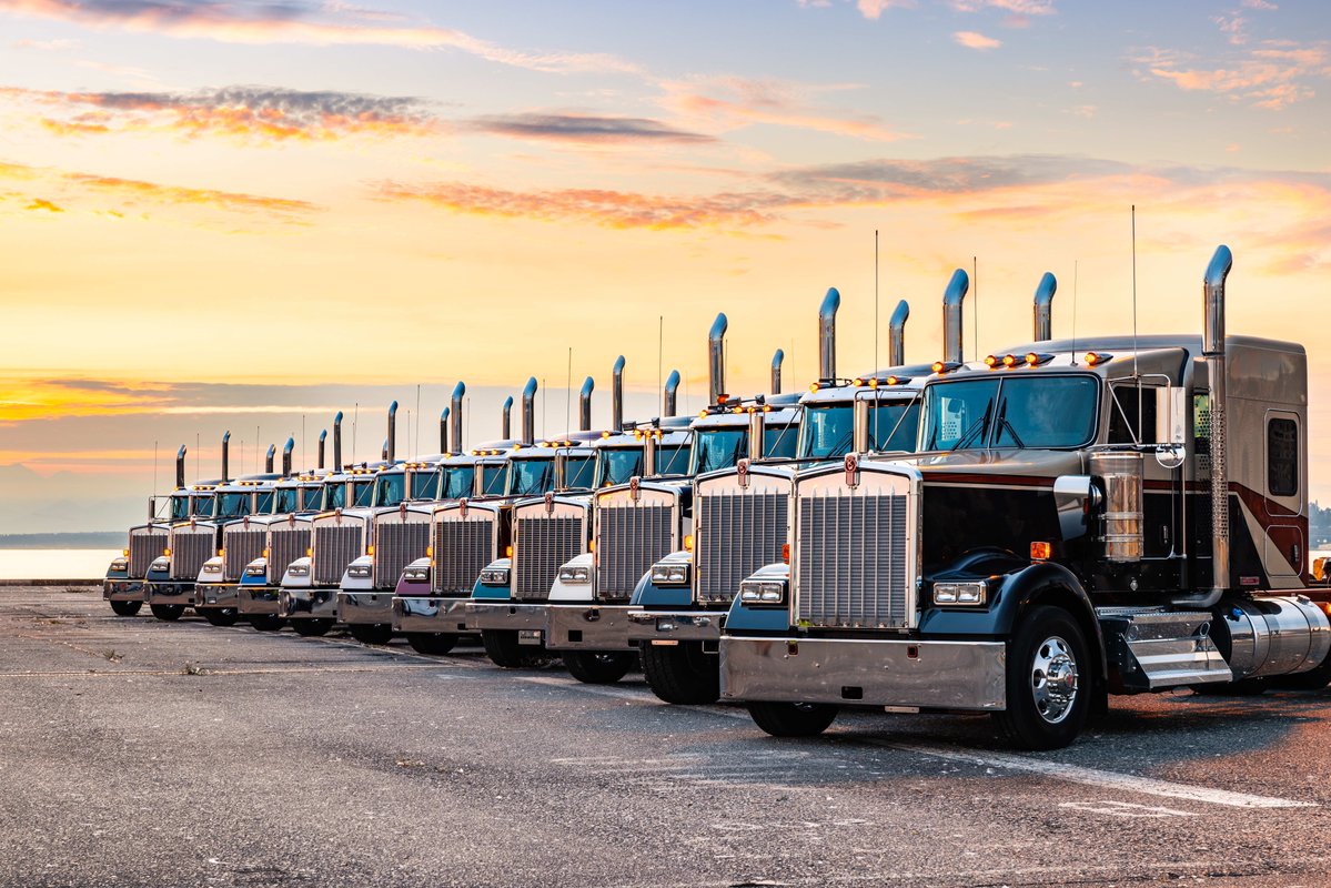 The gang’s all here! 🚛💥Eleven iconic paint schemes. One legendary W900. Each design tells a story of passion, dedication, and the spirit that drives generations. Now it’s your turn to share the story that drives you. What legacy will you leave behind? Post your story, your