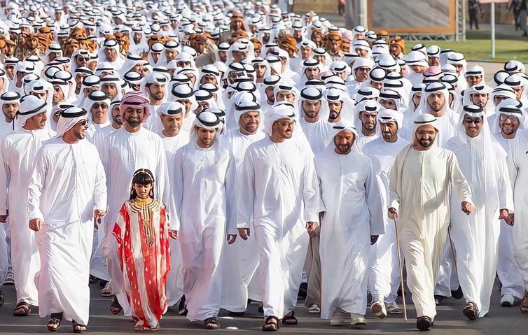 يقولون نقصد محمد بن زايد لا المواطنين، ثم يعودون ليقولوا نعني أبوظبي لا باقي الإمارات

وكأنهم لا يعلمون أن أبوظبي هي عاصمة الإمارات وأن محمد بن زايد هو رئيس دولة الإمارات بايعه شعبه على السمع والطاعة 

هو قائد يرى فيه شعبه الأب والأمان والاتجاه .. يفرحون لفرحه ويغضبون لغضبه