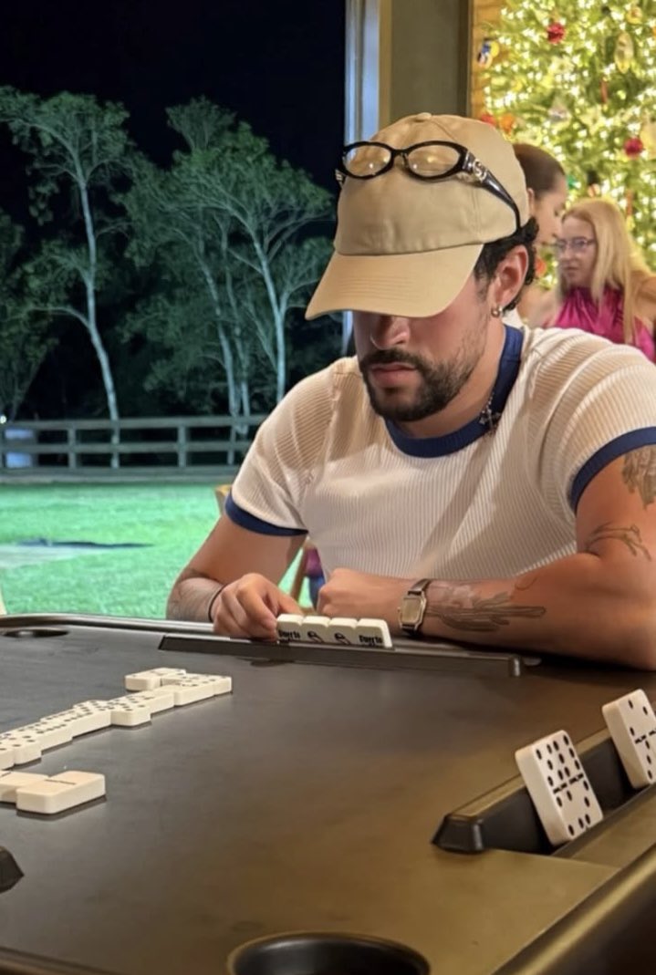 Access Bad Bunny tweet media