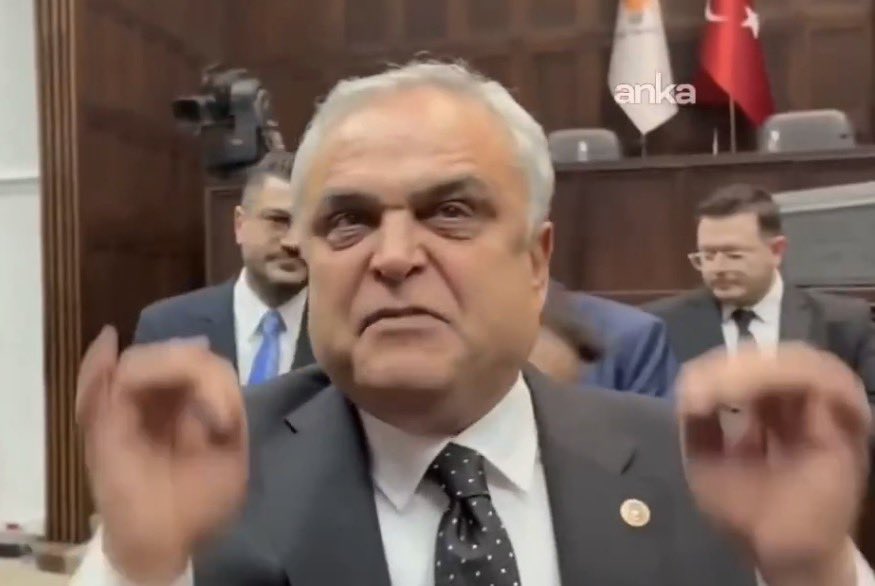 Muhalefetin oylarıyla seçilip AKP’ye geçen Hasan Ufuk Çakır’ın maaşına vergilerimizden giden her bir kuruş haram zehir zıkkım olsun!