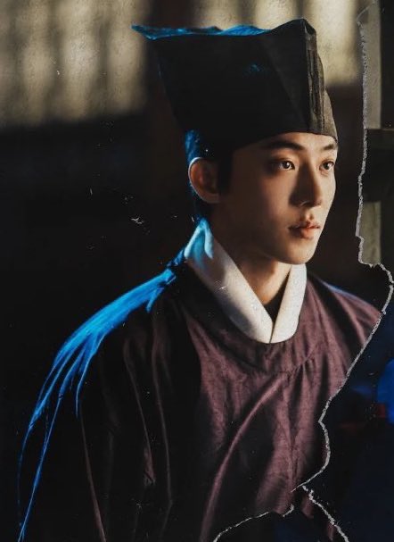 The East Palace ชื่อไทย ‘บูรพาอาถรรพ์’
นำแสดงโดย นัมจูฮยอกและโรยุนซอ ถูกอัพลงใน Netflix อย่างเป็นทางการแล้วค่ะ 

ท่านกูชอนนักปราบภูตผีปีศาจจะมาแล้วจริงๆค่ะ ⚔️👻

#TheEastPalace #Netflix 
#NAMJOOHYUK #남주혁 #นัมจูฮยอก