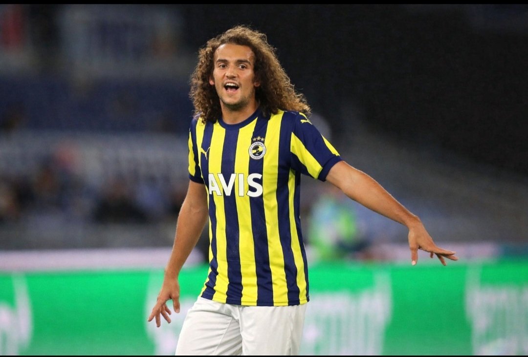 Fenerbahçe, Bankalar Birliği'nden henüz çıkmamışken, 
Projelerden elde ettiği söylenen gelirler, Resmen hesaba girmemişken,
Mevcut harcama limitlerine göre, yalnızca 6 milyon euro alanı varken, Bu transferler nasıl yapılabiliyor?
Soruyoruz;
<a href="/TFF_Org/">TFF</a> bu işlemleri hangi veriye göre