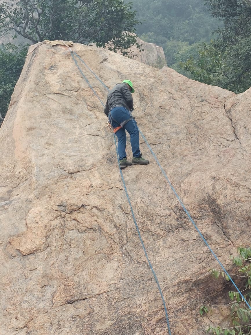 DurgapurTigps's tweet image. 🧗‍♂️ Students of #TIGPSDurgapur scaled confidence &amp;amp; courage at Tilaboni Hills during a Rock-Climbing Course (3–6 Jan 2026) with Pathajatra.
True learning happens beyond classrooms! 🌄💪

#AdventureLearning #OutdoorEducation
#StudentGrowth #ExperientialLearning