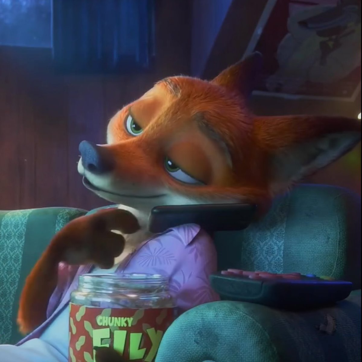 bemygummy's tweet image. โทรศัพท์นิคเครื่องสีดำแต่ตอนท้ายเรื่องคุณเขาหยิบเครื่องสีเทาโลโก้แครอทออกจากกระเป๋ามาเซลฟี่ ทั้งหมดนี้หมายความว่า??