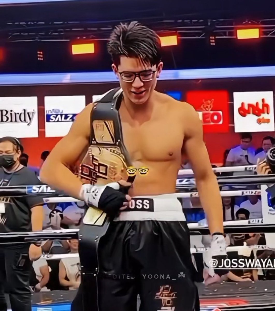 ไปเจอแฟนคลับปอนด์มั้ง ชงจุงปอนด์แบบแซวๆว่าณราชิดซ้ายตลอดจนเจอจุง แล้วก็มานั่งคิดว่าจุงก็พูดว่าซ้ายแค่ไหนเจอจอสก็ขวา จอสจุงงี้ กุจะบร้าจริง จอสนี่เป็น อินิกม่าแบบโซเรียล โซโดมิแนนท์อะ ถ้ามียอดพีระเมะ จอสฮีคงยืนอยู่บนนั้น555555555555555 แล้วฮ็อตเนิร์ดสัส ได้แชมป์มวยล่ะขอแว่นสายตา