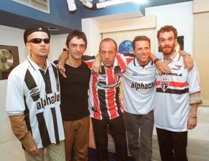 õ Blesq Bloom (@frases_titas) on Twitter photo 