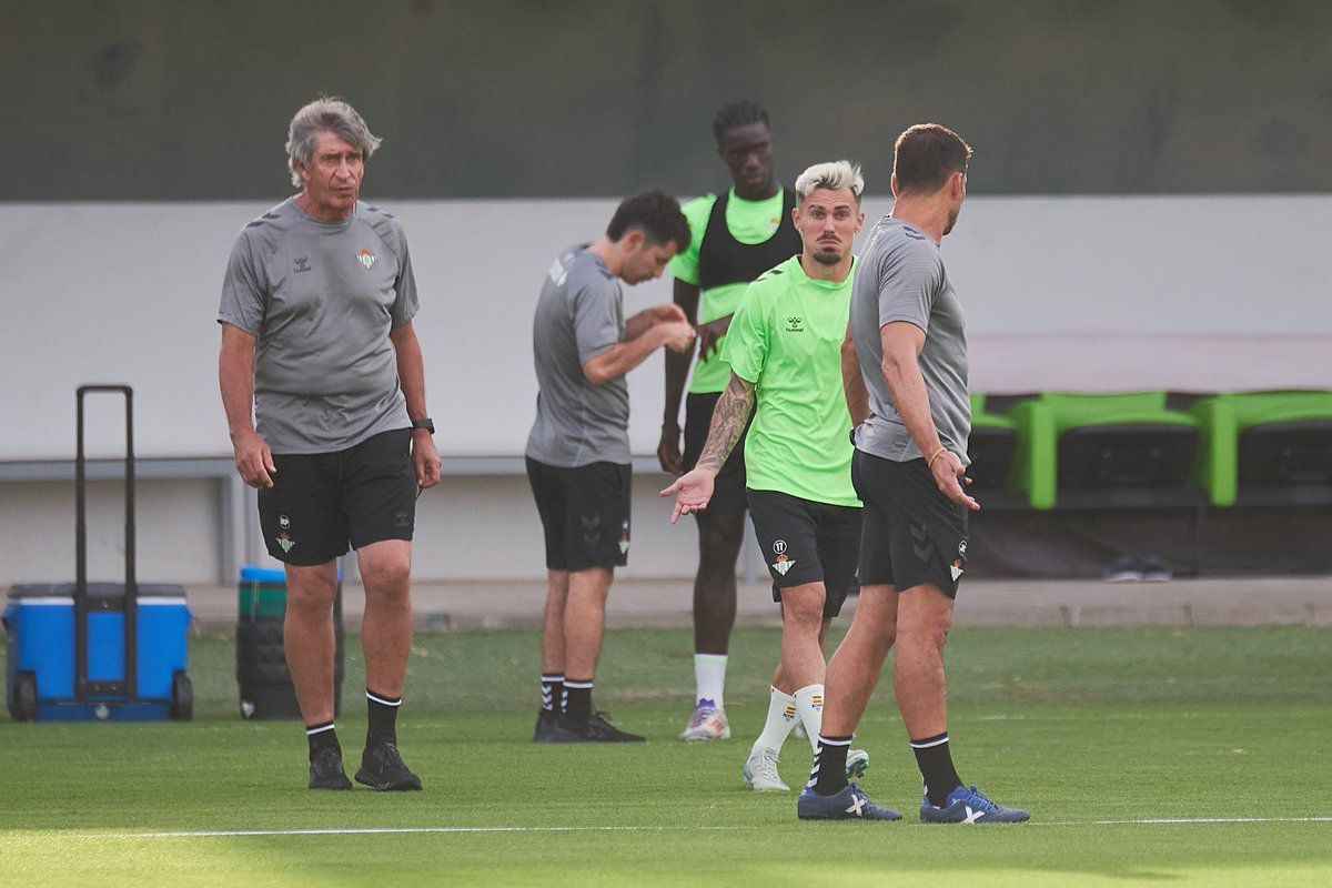 Pellegrini, según Rodri en El After de <a href="/postunited/">Post United</a>: 

"Más que entrenador, que es bueno, es un gestor de grupo de la leche. A los jugadores con talento es mejor no quemarle la cabeza con vídeos, con entrenos tácticos... Él nada, cero. Es todo fútbol, todo balón, todo partidos sin