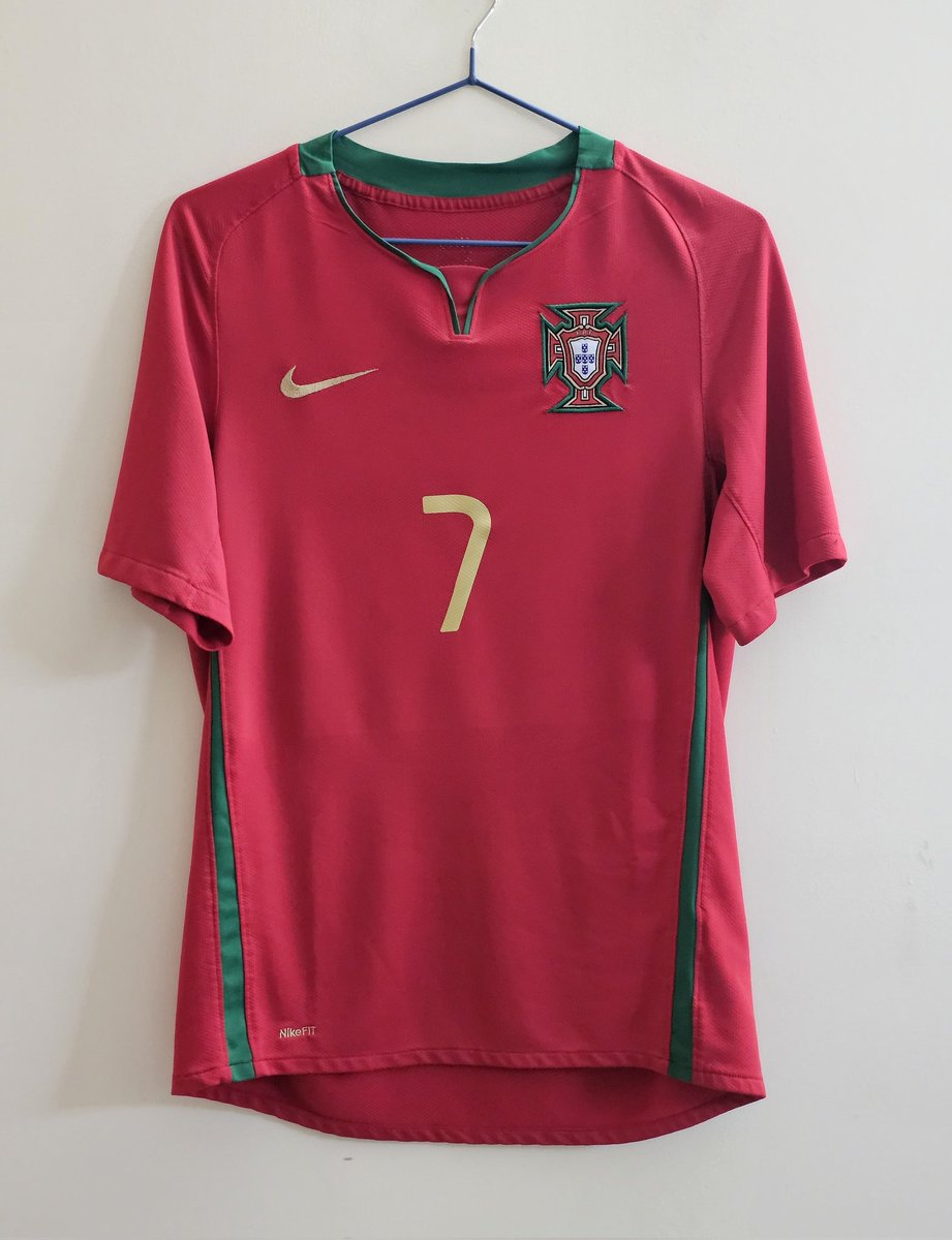 VsKitCorner's tweet image. 🇵🇹 For Sale!

Official Portugal 2008 Home Cristiano Ronaldo.

Small. 

Excellent condition.

£100.