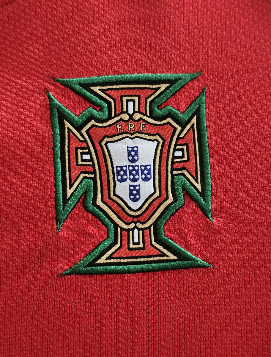 VsKitCorner's tweet image. 🇵🇹 For Sale!

Official Portugal 2008 Home Cristiano Ronaldo.

Small. 

Excellent condition.

£100.
