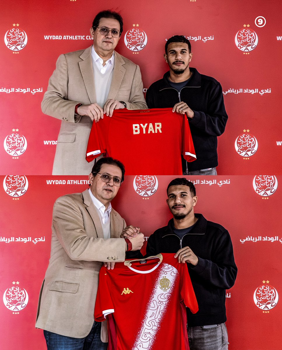 937WAC's tweet photo. Byar holding the jersey with the president 👕🔴 https://t.co/IRcktb8IXd