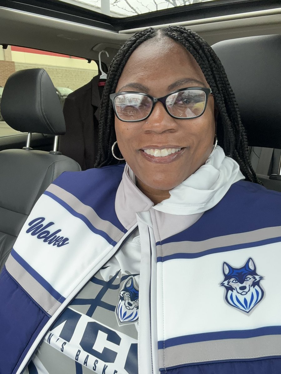 TaneishaAeschl1's tweet photo. 🚨it’s a beautiful thing hosting recruits on campus! It’s even better when the visit feels right, the commitment follows on the same day🙌🏾 hosted ➡️ impressed ➡️ committed ☑️#foundherplace #joinedthepack 🐺💙 https://t.co/gqp9p5RRc1