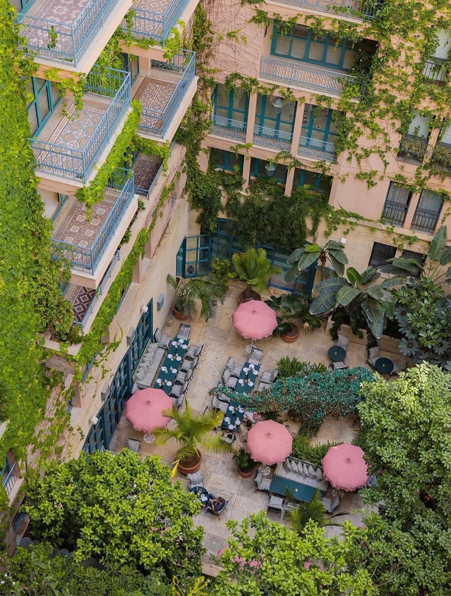 BeirutPhoto23's tweet photo. اجمل ما في بيروت هو الزرع داخل المباني وهذه الصورة من فندق Albergo❤️ وسط بيروت🇱🇧
#مساء_الخير https://t.co/6EVg2cCmTu