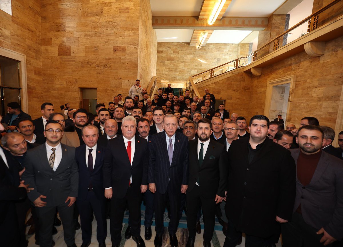 "Ne yapacaksak şahsımız için değil, tüm Türkiye için yapacağız." 🇹🇷

Cumhurbaşkanımız ve Genel Başkanımız Sayın <a href="/RTErdogan/">Recep Tayyip Erdoğan</a>'ın riyasetinde TBMM Grup Toplantımızı icra ettik.

Toplantımızın ülkemize, milletimize ve davamıza nice hayırlar getirmesini diliyorum.