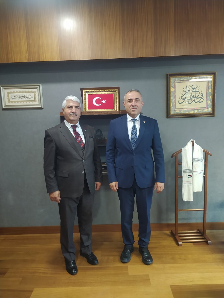 Ah karatutlu ah...
Vakti zamanda sizleri Ziyaret ettiğimde nede bahsediyordun, ettik aklaktan, kişi hak ve hürriyetinden, AKP nin hak ve özgürlükleri nasıl yer ile yeksan ettiğinden. Üzüldüm. Meğerse özlemini duyduğunuz ve hasreti ile yanıp kavrulduğunuz şey başkaymış...