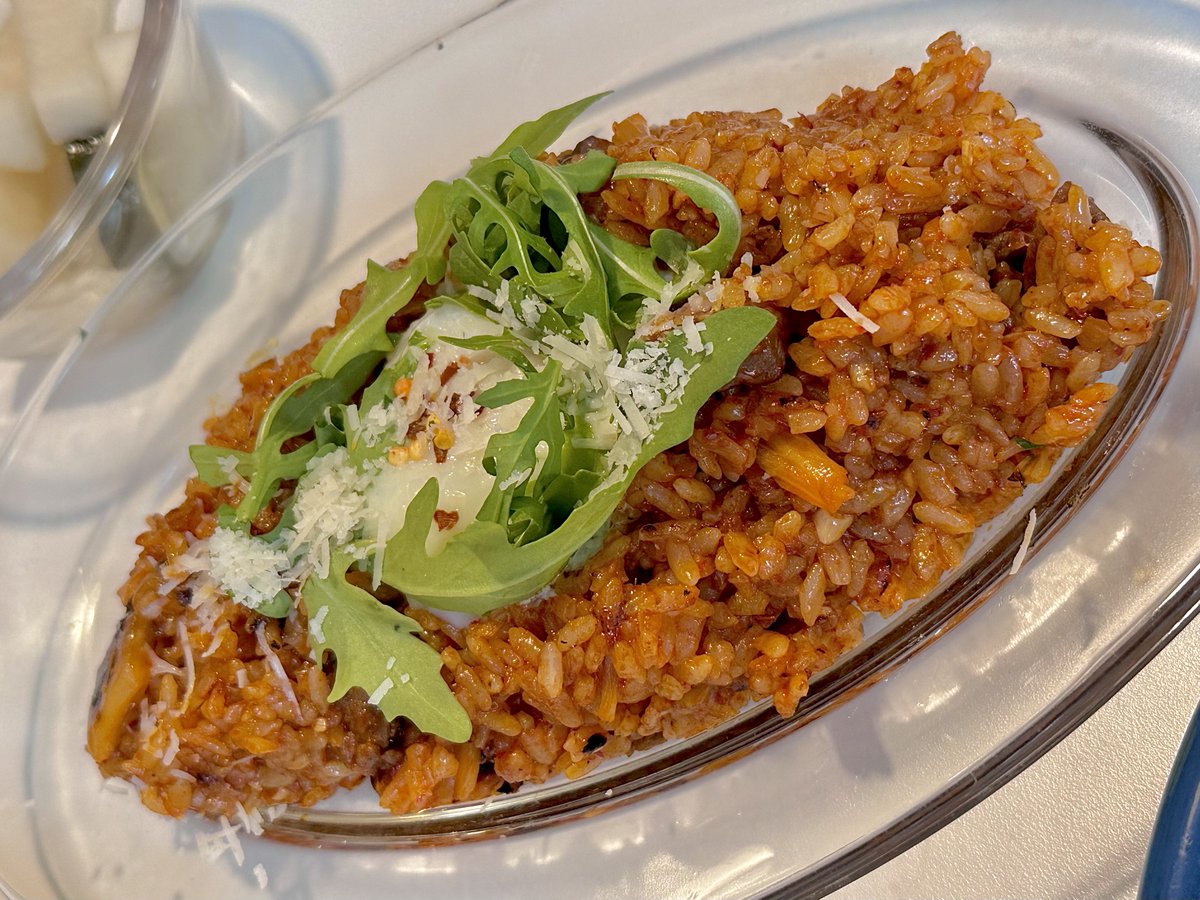 성수랑 강남에 있는 후추포인트라는 양식집을 아시나요
어제 친구랑 얘기하다가 잊고있던 곳이 급 떠올랐음
여기 뇨끼가 진짜 크리미하고 쫀득해서 내 인생뇨끼임 
부채살 스테이크랑 김볶밥도 ㅈㄴ 마싯흠.. 
양식 유목민들은 가보시길