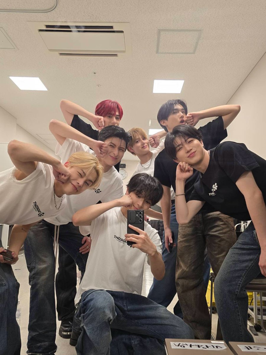 初日ありがとうございました！
初めてRIGHTIEに直接会って顔を見れて
本当によかったです🖤
大切な思い出になりました
明日も頑張ります！