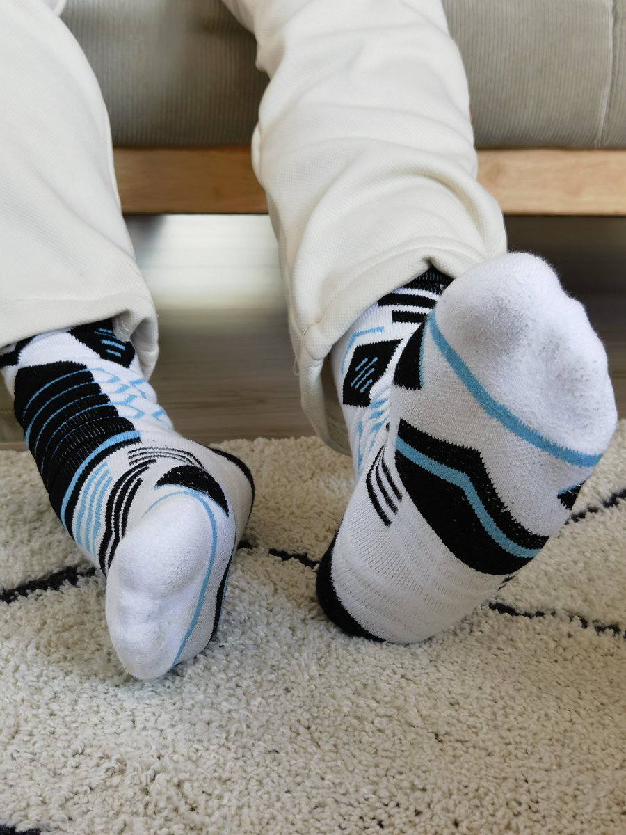 替大家闻过了，男高的白袜果然是最香的🤤
🧦：<a href="/ziliu1029/">ZERIO</a>