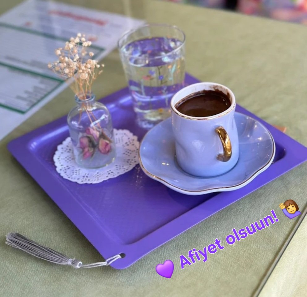 mormelek's tweet photo. .
🪻İYİ AKŞAMLAR X CANLAR🪻
#Foto #alıntı #mor #fincan
Komşum dün çorba getirmişti,
Tabak boş geri dönmez bizde;
Koydum içine bişeyler ben de,
Dooğru kahve içmeye! 🫐☕️🍇
#kahve #TürkKahvesi #hatır https://t.co/8wOnDcY0Z9