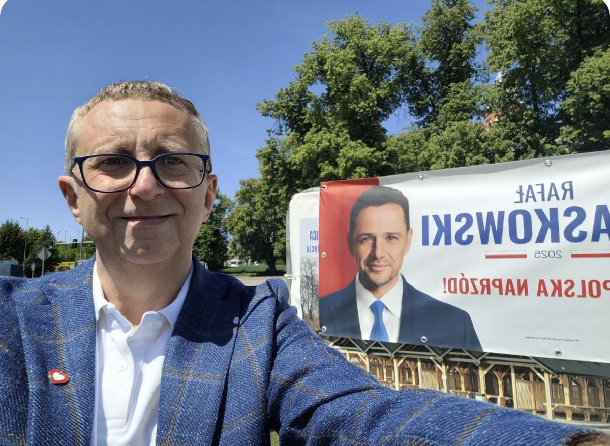 Panie Ministrze <a href="/DariuszKlimczak/">Dariusz Klimczak</a>!  Co wy tam wyprawiacie do jasnej cholery w <a href="/PKP_LHS/">PKP Linia Hutnicza Szerokotorowa sp. z o.o.</a>? Przychody spółki spadają na łeb na szyję, ponad 1300 pracowników spółki w Zamościu boi się zwolnień grupowych, a wy zatrudniacie jako "eksperta" Piotra Sawickiego - sekretarza lubelskich