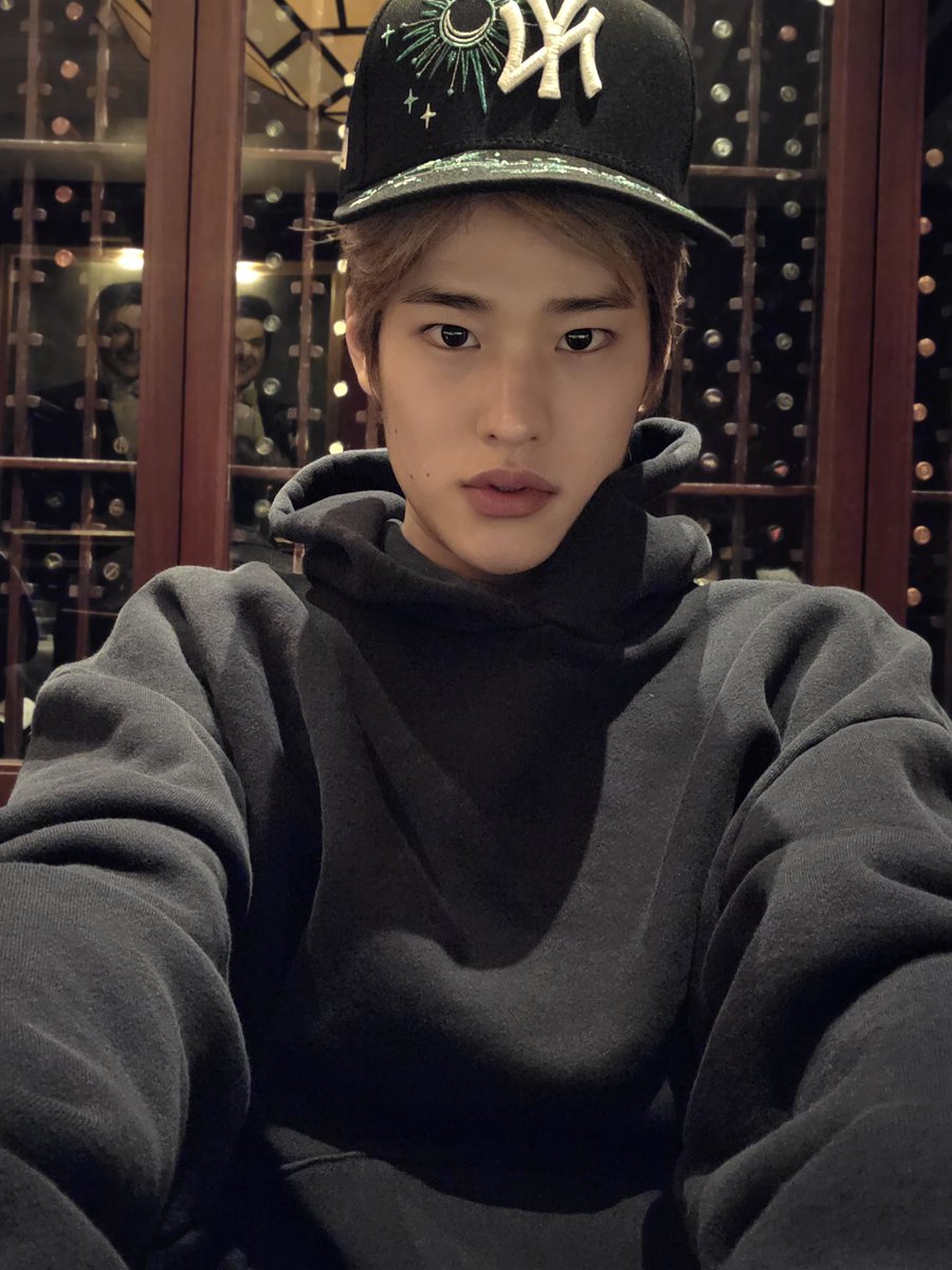 2so52's tweet image. 디폴트 표정 눈썹  팔
최종 : 개졸귀너무귀여워상태 T T