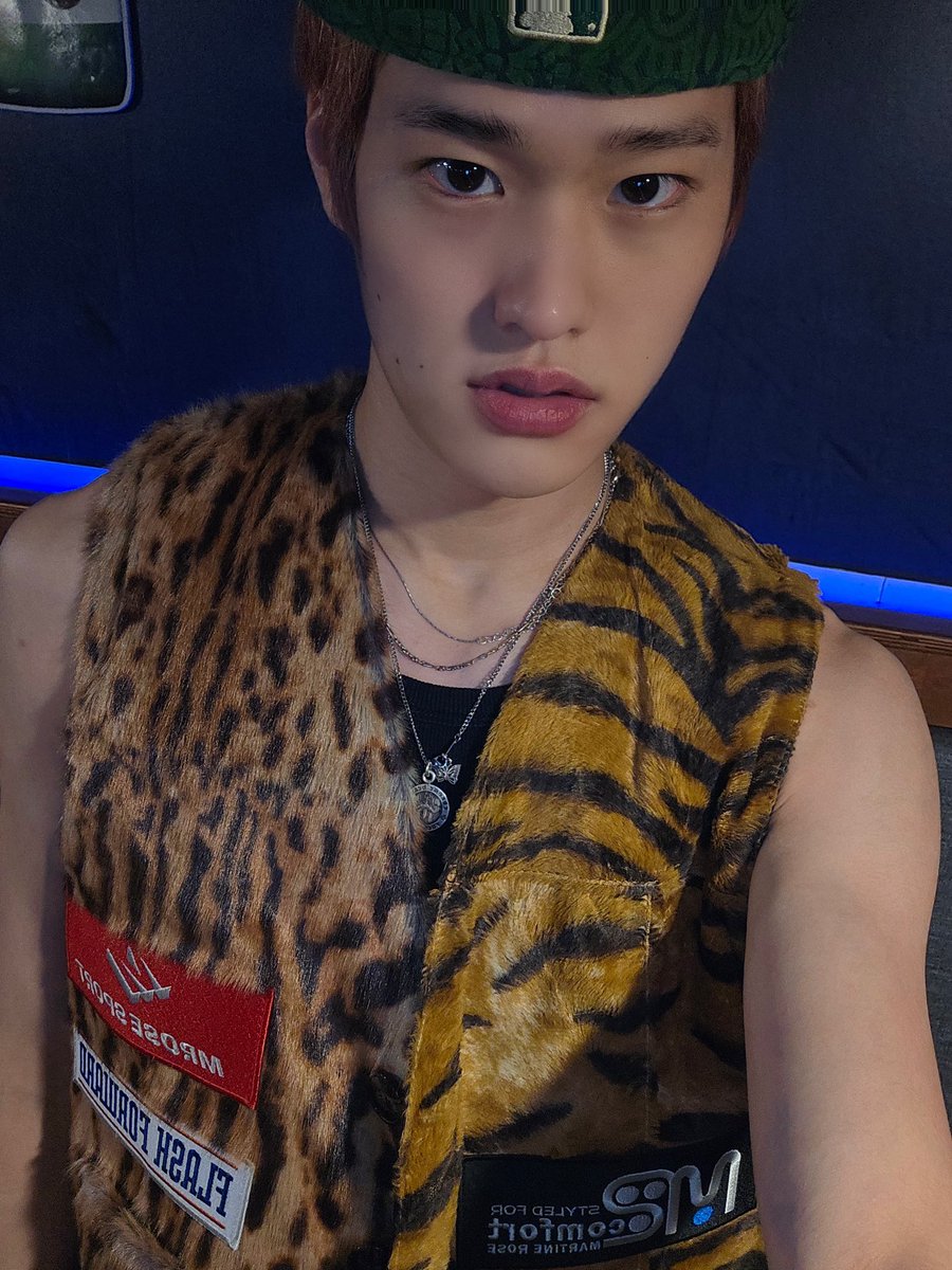 2so52's tweet image. 디폴트 표정 눈썹  팔
최종 : 개졸귀너무귀여워상태 T T