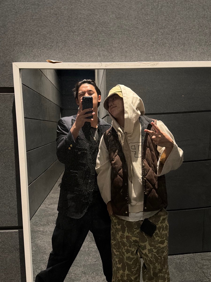 CHOISHENGZE's tweet image. I said would upload photos when we started practicing, and to keep my promise, I shared it after rehearsal. We have a lot of work to do, but so far we've managed to overcome it and will practice even harder to make it perfect for our concert. Rock on CxM!