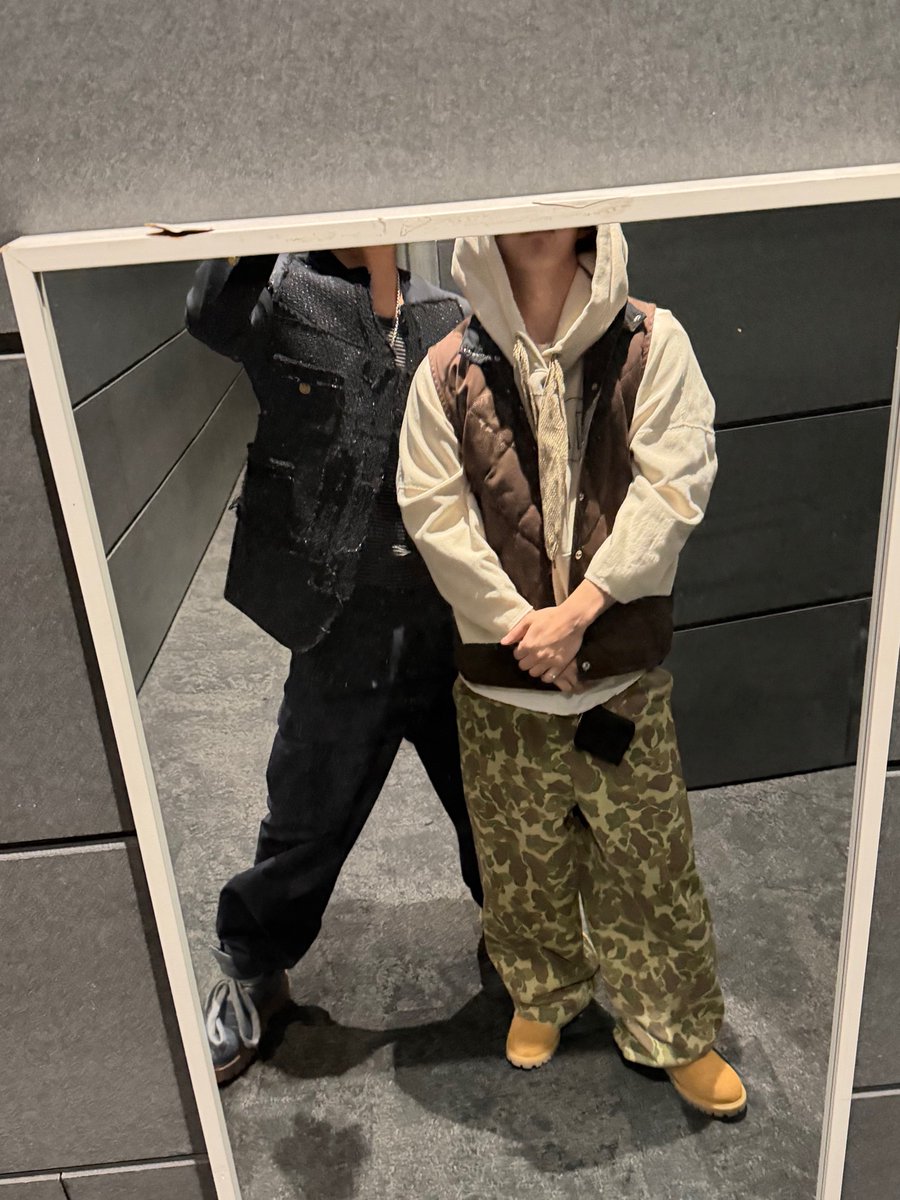 CHOISHENGZE's tweet image. I said would upload photos when we started practicing, and to keep my promise, I shared it after rehearsal. We have a lot of work to do, but so far we've managed to overcome it and will practice even harder to make it perfect for our concert. Rock on CxM!