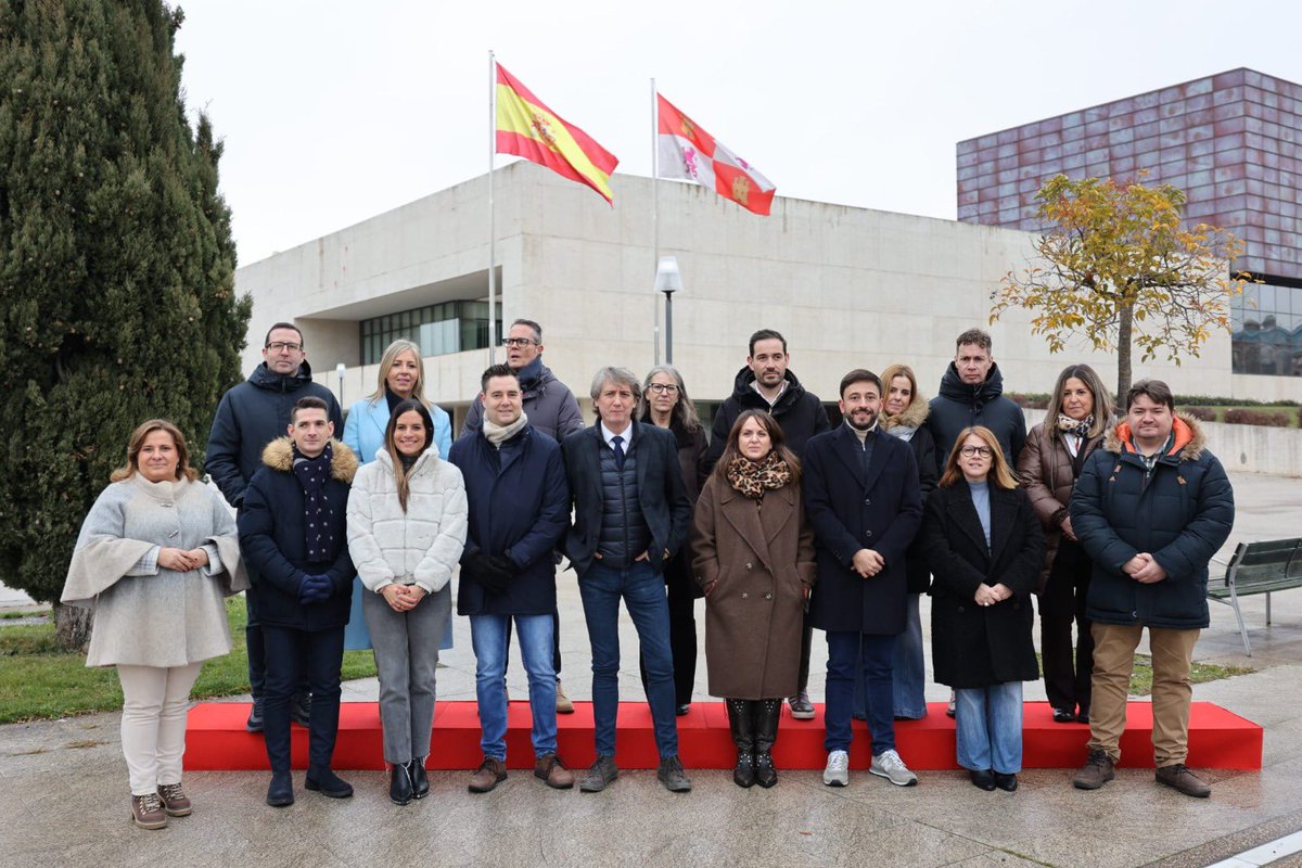 Experiencia, voluntad, rigor y limpieza. 

El <a href="/PSOE_CyL/">PSOE Castilla y León</a> está preparado para traer el cambio político a Castilla y León después de casi 40 años de gobiernos del PP.

Tenemos al mejor equipo para hacerlo posible frente a la nada de Mañueco y su miedo a enfrentarse a las elecciones.