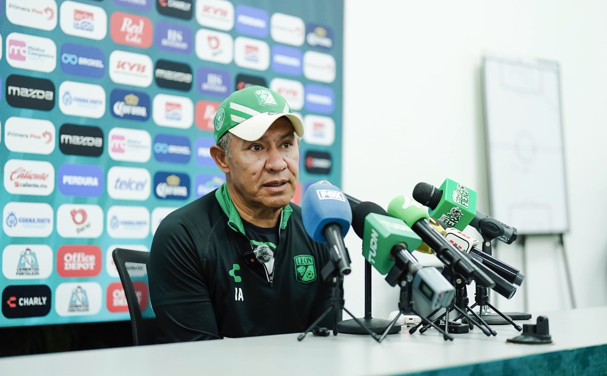 clubleonfc's tweet photo. CONFERENCIA
“Hace tiempo que no gano y tengo muchas ganas de hacerlo, siempre me han gustado los retos, ir en contra de todas las estadísticas. Tenemos que dar una mejor cara a la que mostramos en el cierre; al equipo que sea le jugaremos al tú por tú”.
D.T. Ignacio Ambriz https://t.co/Bt0qFHROn1