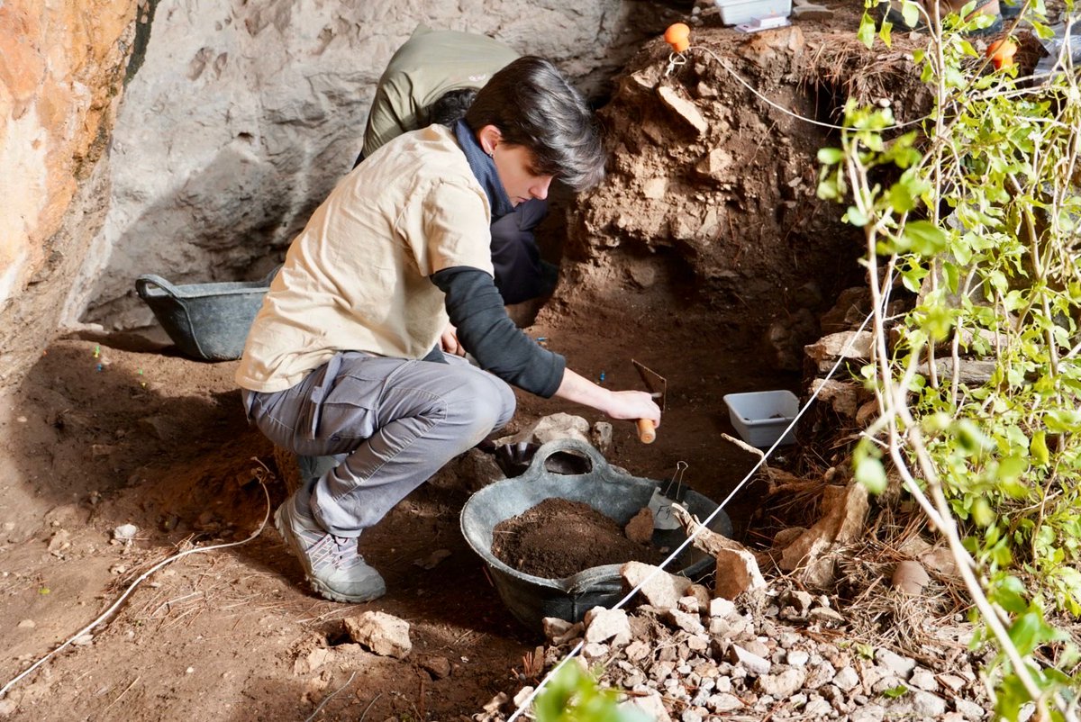 PSantomera's tweet image. Finalizamos una exitosa campaña de excavación en el Abrigo de la Capilla. Aunque aún queda mucho trabajo y recorrido este yacimiento acabará convirtiéndose en un referente a nivel regional y nacional.