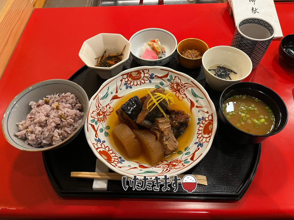 #russianblue #ロシアンブルー 
アチャミのねんね姿💤可愛い🤣💓
ランチはブリ大根🍚今年もお世話になります🥰