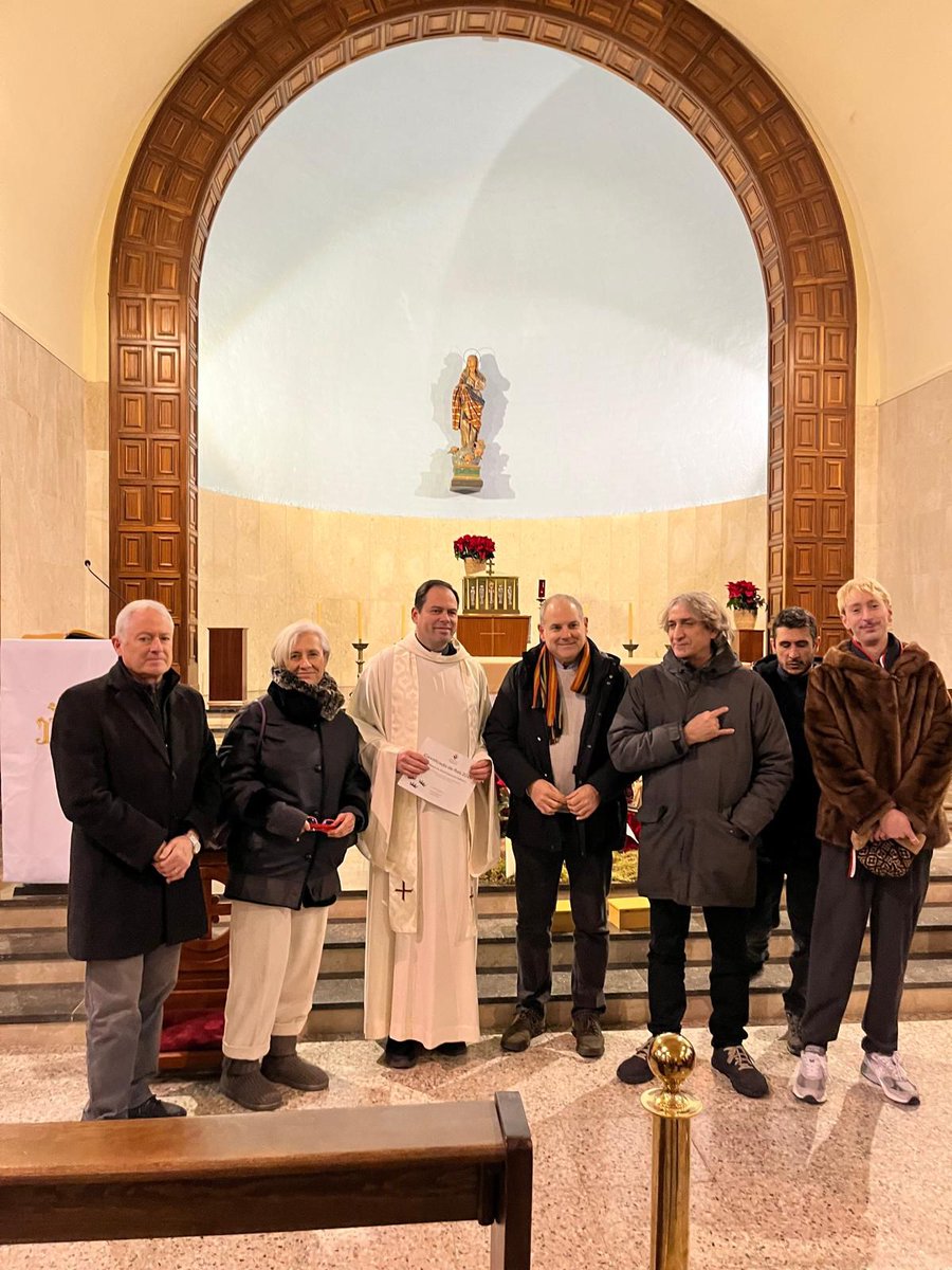 PPSantCugat's tweet image. És inacceptable que un membre de la CUP i del govern de #Valldoreix assisteixi a una missa i es faci fotografies fent gestos irrespectuosos i ofensius. El respecte a les creences i als actes religiosos és bàsic en una societat plural. Governar exigeix responsabilitat i respecte.