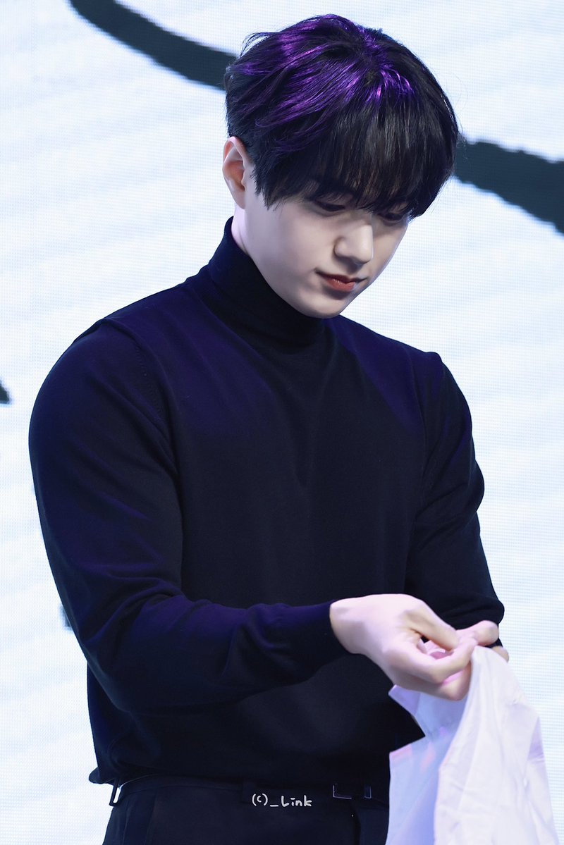 _LinKms's tweet image. 251228 베이징 팬미팅

근데 저기 잠깐만요..

#인피니트 #INFINITE
#김명수 #KIMMYUNGSOO