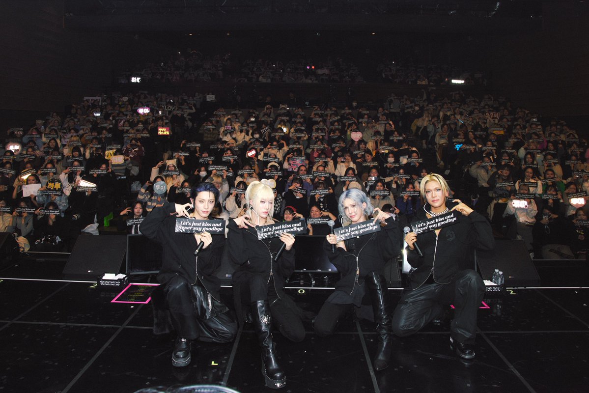 XLOV_official's tweet image. [📸]

𝟮𝟬𝟮𝟲 𝗫𝗟𝗢𝗩 𝟭𝘀𝘁 𝗔𝗡𝗡𝗜𝗩𝗘𝗥𝗦𝗔𝗥𝗬 𝗙𝗔𝗡 𝗖𝗢𝗡𝗖𝗘𝗥𝗧 &amp;lt;𝗙𝗜𝗥𝗦𝗧 𝗟𝗢𝗩𝗘&amp;gt;

#XLOV #엑스러브 
#XLOV_1st_Anniversary
#FIRST_LOVE