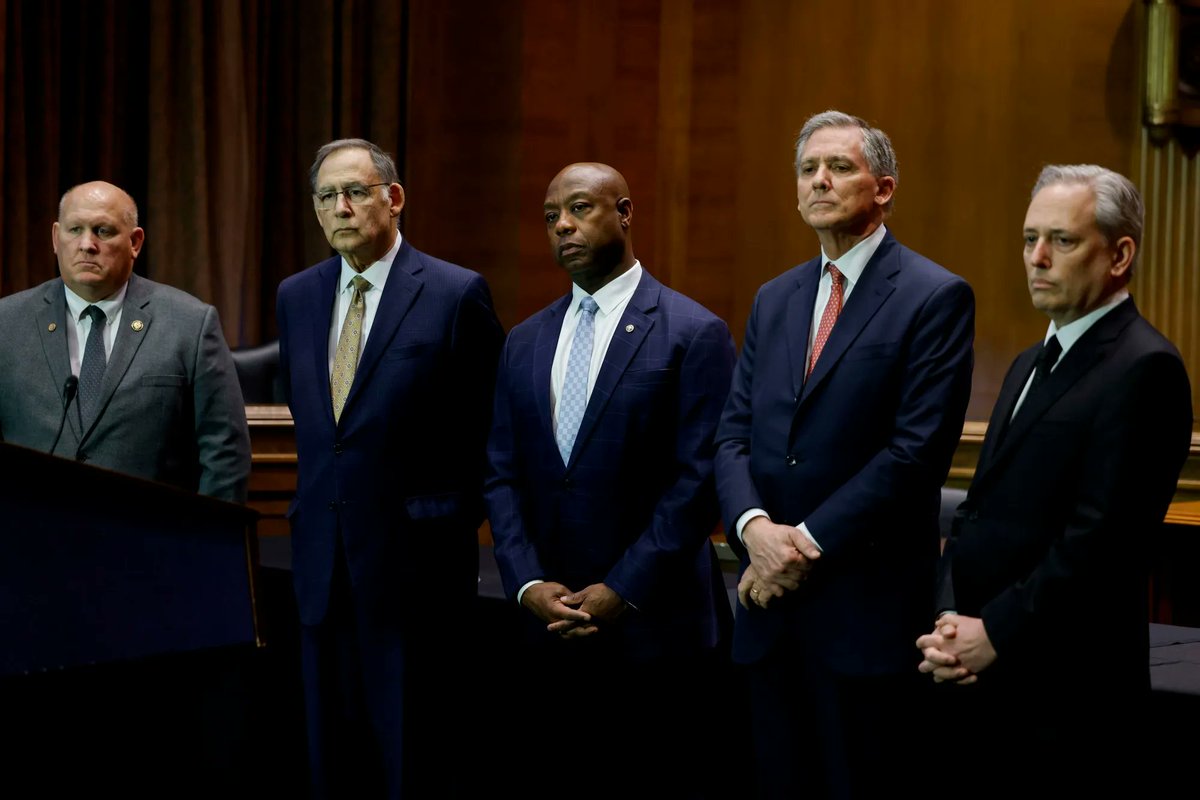 💥BREAKING:

🇺🇸 DAVID SACKS HOLDS TALKS WITH SENATORS TO ADVANCE CRYPTO MARKET STRUCTURE BILL.