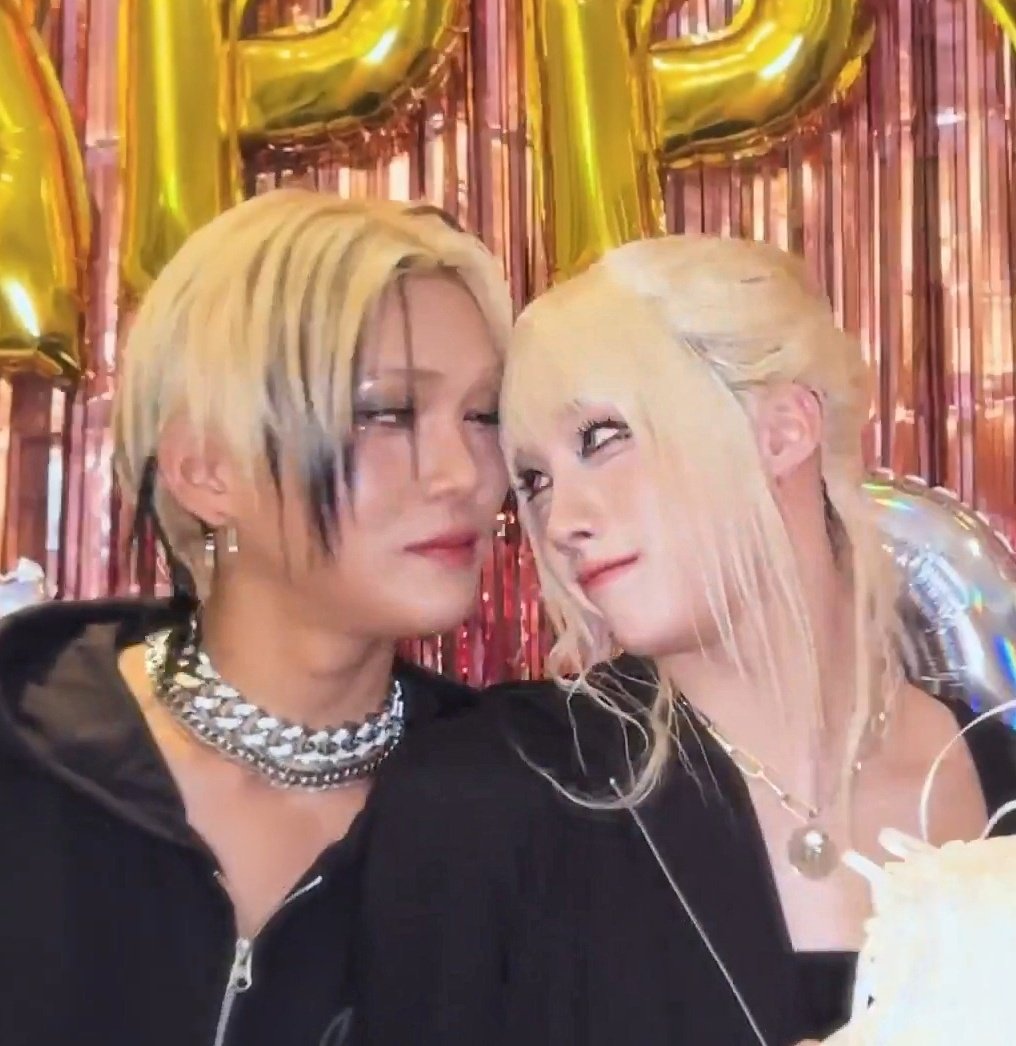 hyperbolae's tweet image. the definition of heart eyes