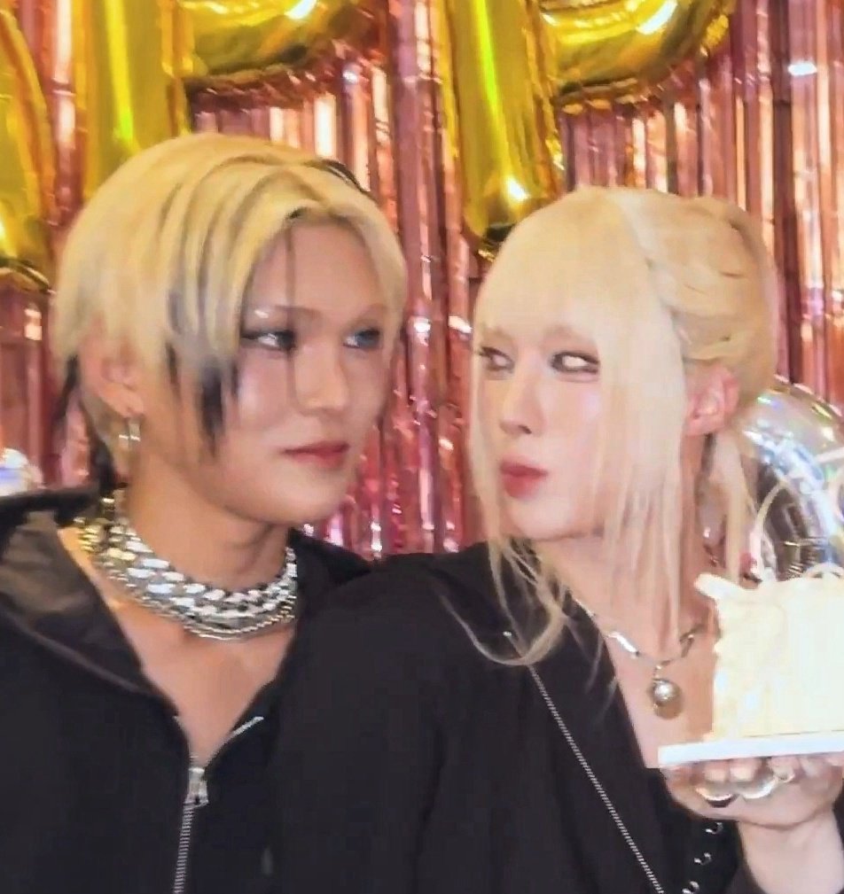 hyperbolae's tweet image. the definition of heart eyes